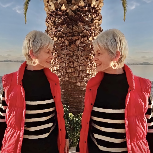 square-placeholder Woman and mirror image